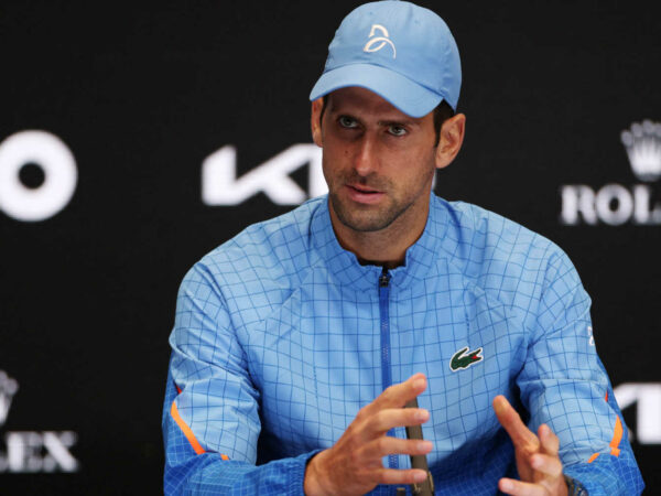 Novak Djokovic parle à la presse lors de l'Open d'Australie 2023