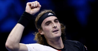 Stefanos Tsitsipas serre le poing