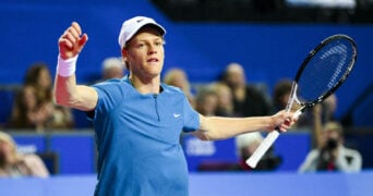 Joie de Jannik Sinner en fin de match à Montpellier