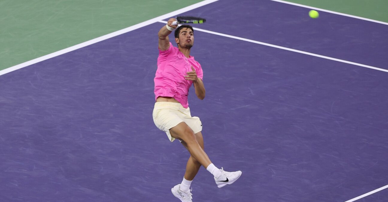 Carlos Alcaraz smash Indian Wells