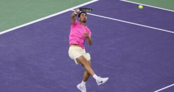 Carlos Alcaraz smash Indian Wells