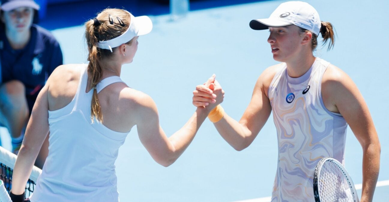 Elena Rybakina Iga Swiatek Open d'Australie 2023 poignée de mains