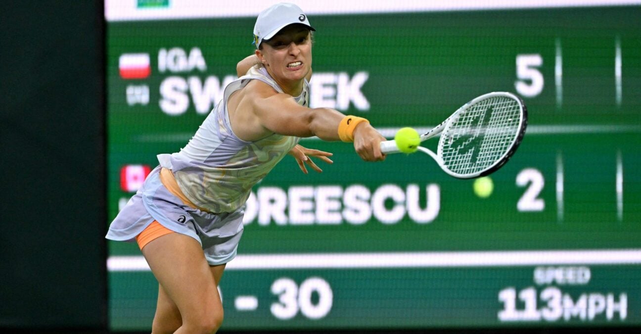 Iga Swiatek retour revers défense tableau de score Indian Wells