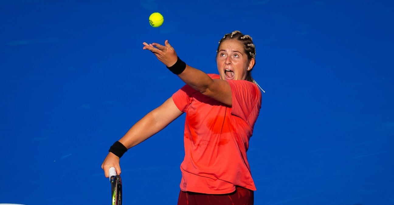 Jelena Ostapenko Doha service lancer de balle entraînement