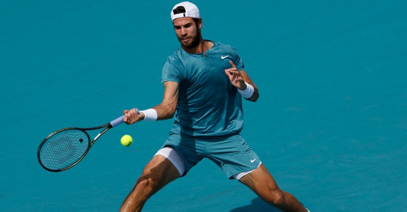 Karen Khachanov Miami coup droit appuis ouverts