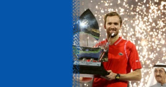 Medvedev avec le trophée à Dubaï en 2023