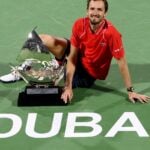 Medvedev avec le trophée à Dubaï en 2023 (AI _ Reuters _ Panoramic)