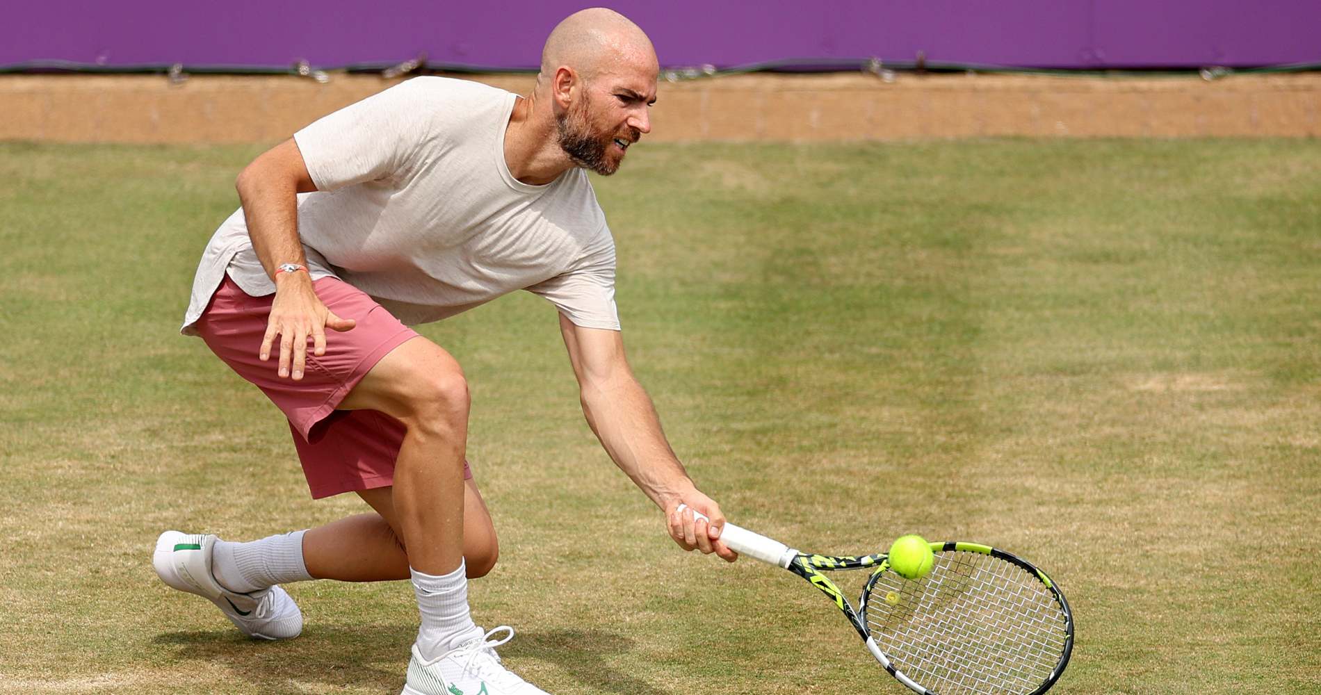 Adrian Mannarino Queen's 2023 volée amortie coup droit