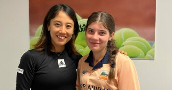 Miyu Kato et ramasseuse de balle