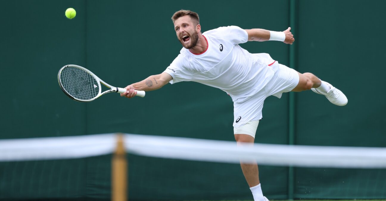 Corentin Moutet Wimbledon 2023 retour coup droit main droite