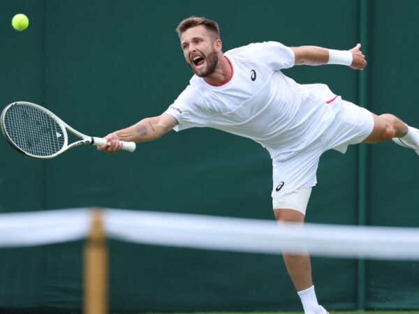 Corentin Moutet Wimbledon 2023 retour coup droit main droite