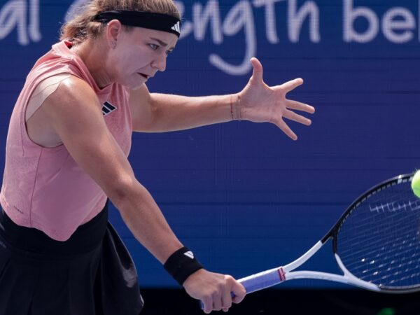 Karolina Muchova Cincinnati 2023 slice revers