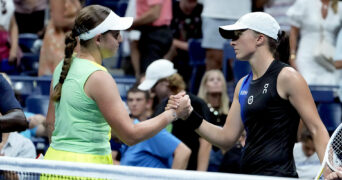 Ostapenko Swiatek US Open 2023 (John Minchillo/AP/SIPA)