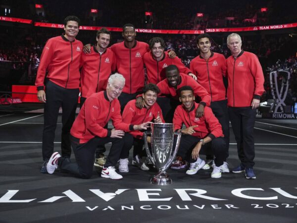 La Team Monde avec le trophée de la Laver Cup
