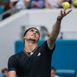 Alexander Zverev Miami 2024 service lancer de balle