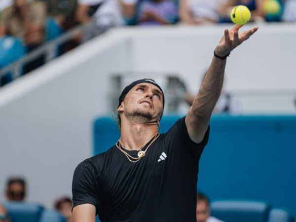Alexander Zverev Miami 2024 service lancer de balle