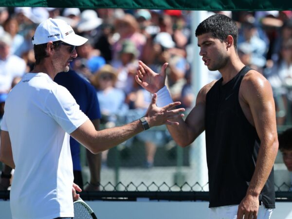 Carlos Alcaraz Juan Carlos Ferrero Indian Wells 2024 poignée de main