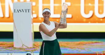 Danielle Collins Miami 2024 trophée