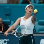 Danielle Collins Miami 2024 service lancer de balle