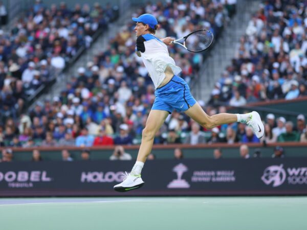Jannik Sinner Indian Wells 2024 revers saut