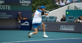Jannik Sinner Miami 2024 revers slicé