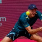 Hubert Hurkacz Estoril 2024 revers glissade appuis ouverts