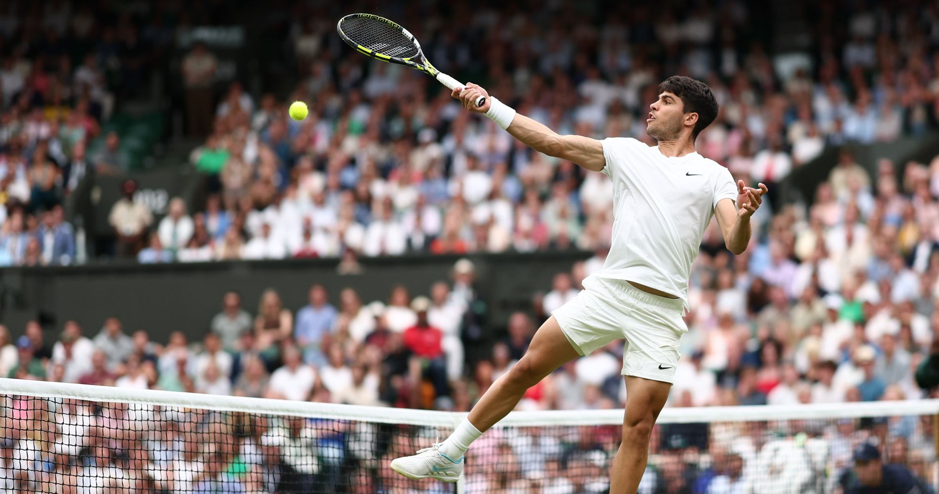 Carlos Alcaraz Wimbledon 2024 smash revers