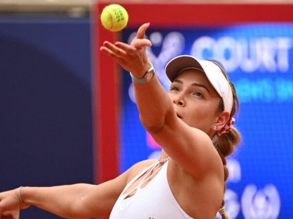 Donna Vekic JO 2024 service lancer de balle