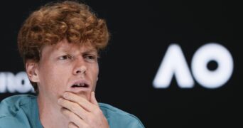 Jannik Sinner en conférence de presse avant le début de l'Open d'Australie 2025