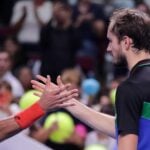 Arthur Fils Daniil Medvedev Vienne 2023 poignée de mains