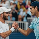 Corentin Moutet Alejandro Tabilo Miami 2025 poignée de mains