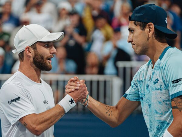 Corentin Moutet Alejandro Tabilo Miami 2025 poignée de mains