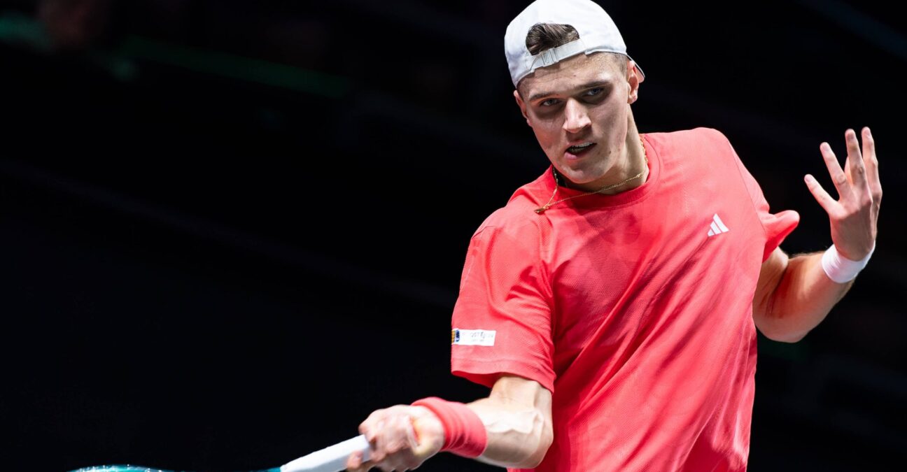Jakub Mensik Rotterdam 2025 coup droit