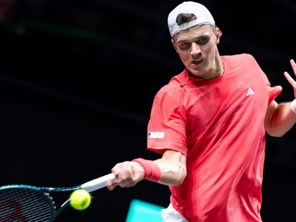 Jakub Mensik Rotterdam 2025 coup droit