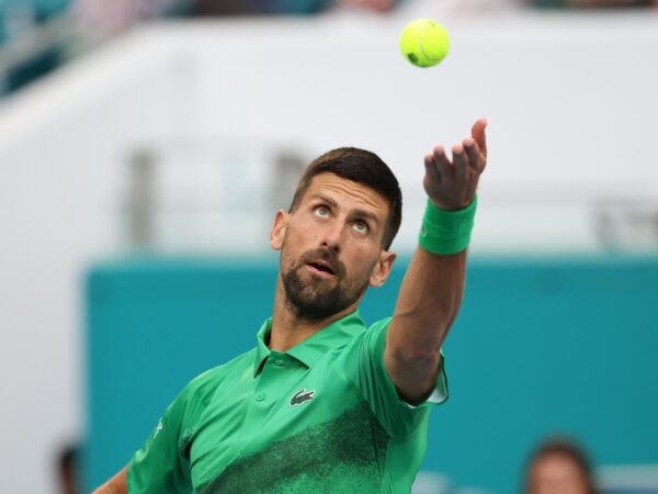 Novak Djokovic Miami 2025 service lancer de balle