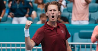 Sebastian Korda Miami 2025 réaction joie célébration poing levé